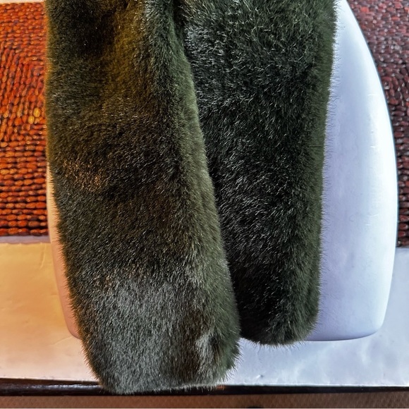 A New Day Faux Fur Forrest Green Scarf Stole Cozy - Picture 3 of 8